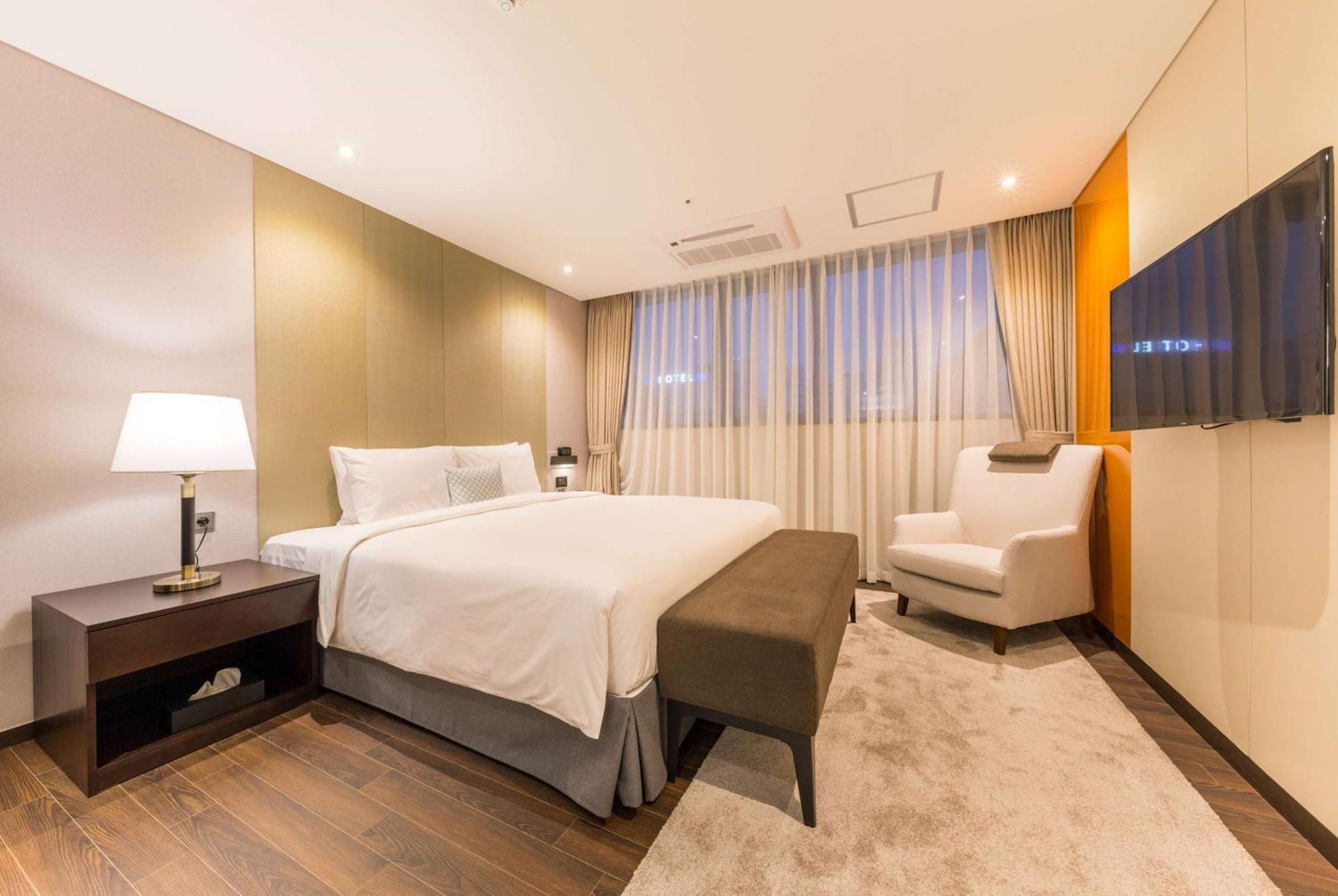 Howard Johnson By Wyndham Incheon Airport Buitenkant foto