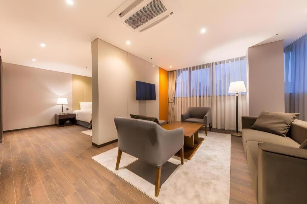 Howard Johnson By Wyndham Incheon Airport Buitenkant foto